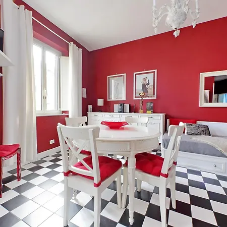 6 People At Vatican *