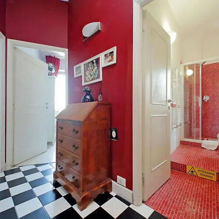 6 People At Vatican アパート *